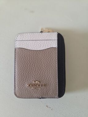 COACH Pebbled Leather Zip Card Case - Taupe & White